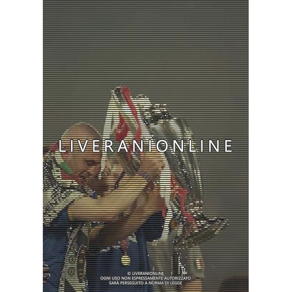 ROMA 22 MAGGIO 1996 FINALE DI CHAMPIONS LEAGUE JUVENTUS -AJAX NELLA FOTO FABRIZIORAVANELLI CON LA COPPA DEI CAMPIONI AG ALDO LIVERANI SAS