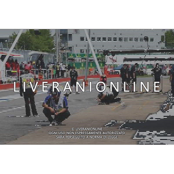 Debris is cleared from the pit lane. 05.06.2015. Formula 1 World Championship, Rd 7, Canadian Grand Prix, Montreal, Canada, Practice Day. /AGENZIA ALDO LIVERANI Sas - ITALY ONLY - EDITORIAL USE ONLY- Prove libere