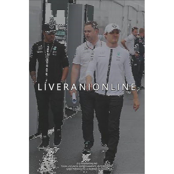 (L to R): Lewis Hamilton (GBR) Mercedes AMG F1 with Ron Meadows (GBR) Mercedes GP Team Manager and Nico Rosberg (GER) Mercedes AMG F1. 05.06.2015. Formula 1 World Championship, Rd 7, Canadian Grand Prix, Montreal, Canada, Practice Day. /AGENZIA ALDO LIVERANI Sas - ITALY ONLY - EDITORIAL USE ONLY - Prove libere
