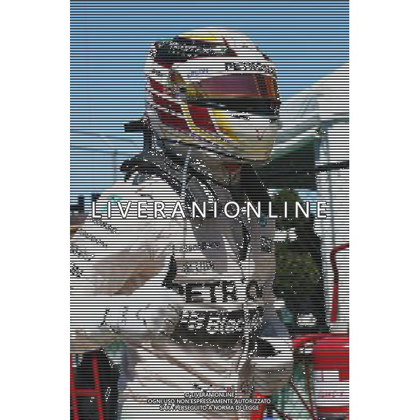Lewis Hamilton (GBR) Mercedes AMG F1 celebrates his pole position in parc ferme. 06.06.2015. Formula 1 World Championship, Rd 7, Canadian Grand Prix, Montreal, Canada, Qualifying Day. /AGENZIA ALDO LIVERANI Sas - ITALY ONLY - EDITORIAL USE ONLY - Prove ufficiali