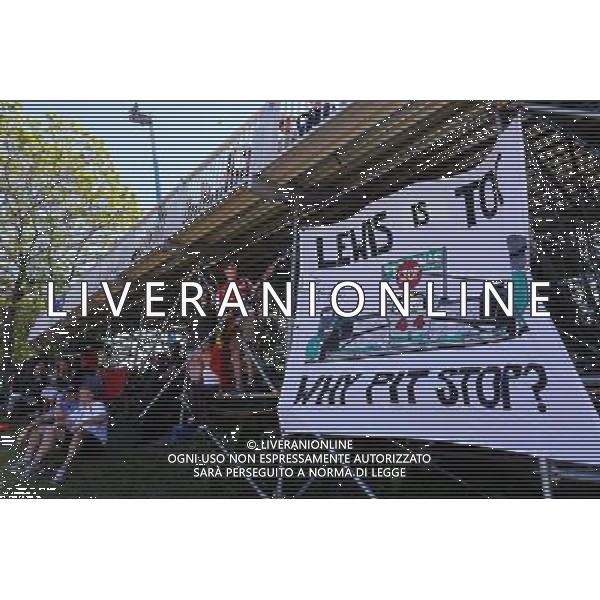 A banner for Lewis Hamilton (GBR) Mercedes AMG F1. 06.06.2015. Formula 1 World Championship, Rd 7, Canadian Grand Prix, Montreal, Canada, Qualifying Day. /AGENZIA ALDO LIVERANI Sas - ITALY ONLY - EDITORIAL USE ONLY - Prove ufficiali