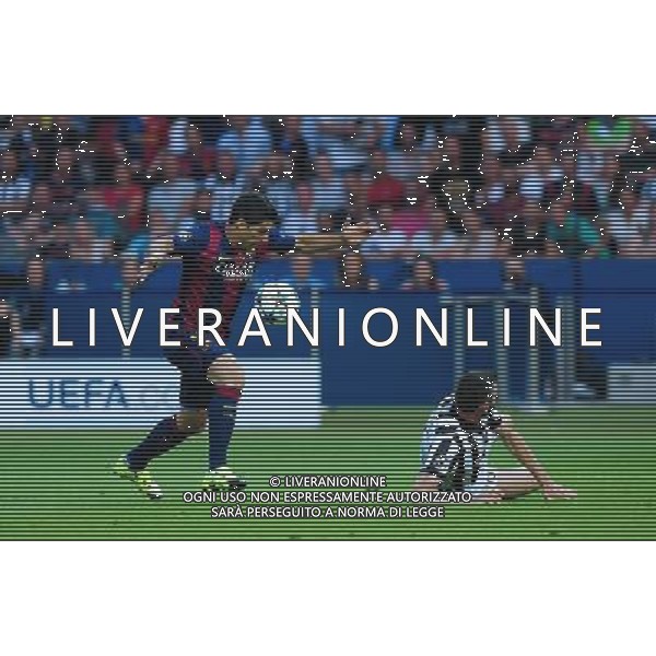 Barcelona\'s Luis Suarez vies for possession with Juventus\' Andrea Barzagli Photographer Chris Vaughan/CameraSport Football - UEFA Champions League Final - Juventus v Barcelona - Saturday 6th June 2015 - Olympiastadion - Berlin, Germany © CameraSport - 43 Linden Ave. Countesthorpe. Leicester. England. LE8 5PG - Tel: +44 (0) 116 277 4147 - admin@camerasport.com - www.camerasport.com /AGENZIA ALDO LIVERANI Sas - ITALY ONLY - EDITORIAL USE ONLY - Juventus - Barcellona UEFA Champions League 2014/2015 Finale Berlino - 06.06.2015