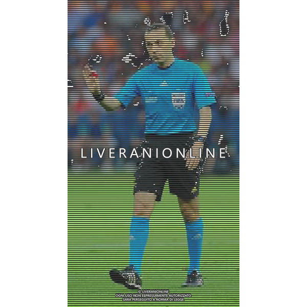 Referee Cuneyt Cakir - arbitro Photographer Chris Vaughan/CameraSport Football - UEFA Champions League Final - Juventus v Barcelona - Saturday 6th June 2015 - Olympiastadion - Berlin, Germany © CameraSport - 43 Linden Ave. Countesthorpe. Leicester. England. LE8 5PG - Tel: +44 (0) 116 277 4147 - admin@camerasport.com - www.camerasport.com /AGENZIA ALDO LIVERANI Sas - ITALY ONLY - EDITORIAL USE ONLY - Juventus - Barcellona UEFA Champions League 2014/2015 Finale Berlino - 06.06.2015
