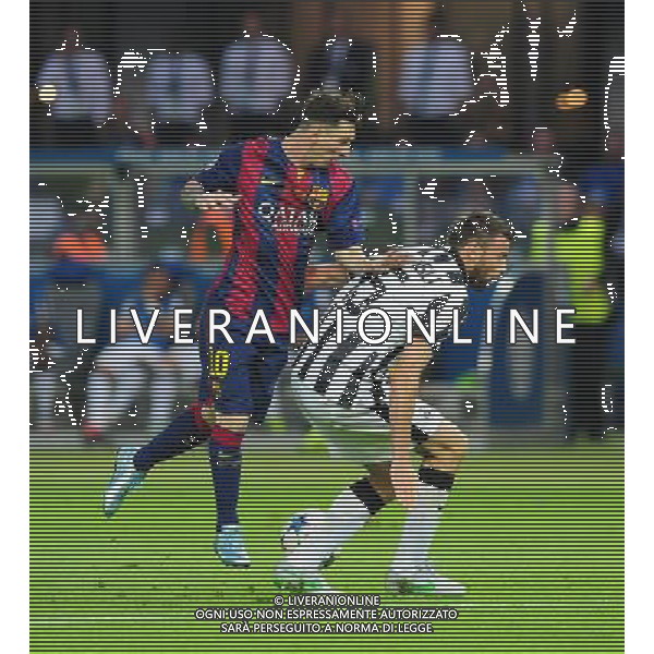 Barcelona\'s Lionel Messi vies for possession with Juventus\' Andrea Barzagli Photographer Chris Vaughan/CameraSport Football - UEFA Champions League Final - Juventus v Barcelona - Saturday 6th June 2015 - Olympiastadion - Berlin, Germany © CameraSport - 43 Linden Ave. Countesthorpe. Leicester. England. LE8 5PG - Tel: +44 (0) 116 277 4147 - admin@camerasport.com - www.camerasport.com /AGENZIA ALDO LIVERANI Sas - ITALY ONLY - EDITORIAL USE ONLY - Juventus - Barcellona UEFA Champions League 2014/2015 Finale Berlino - 06.06.2015