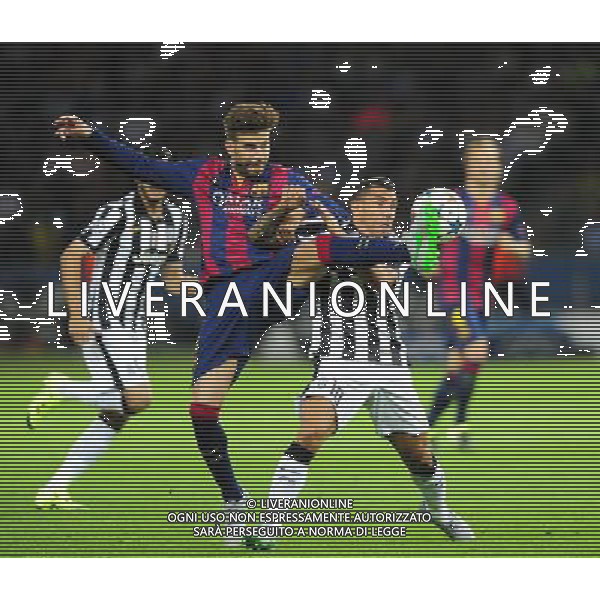 Juventus\' Carlos Tevez is fouled by Barcelona\'s Gerard Pique Photographer Chris Vaughan/CameraSport Football - UEFA Champions League Final - Juventus v Barcelona - Saturday 6th June 2015 - Olympiastadion - Berlin, Germany © CameraSport - 43 Linden Ave. Countesthorpe. Leicester. England. LE8 5PG - Tel: +44 (0) 116 277 4147 - admin@camerasport.com - www.camerasport.com /AGENZIA ALDO LIVERANI Sas - ITALY ONLY - EDITORIAL USE ONLY - Juventus - Barcellona UEFA Champions League 2014/2015 Finale Berlino - 06.06.2015