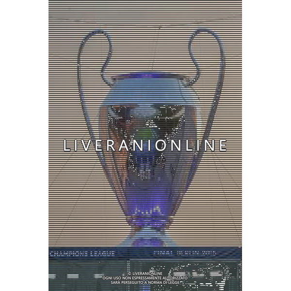 BERLIN 06.06.2015 FINALOWY MECZ LIGA MISTRZOW SEZON 2014/15: JUVENTUS TURYN - FC BARCELONA --- UEFA CHAMPIONS LEAGUE FINAL MATCH: JUVENTUS TURIN - FC BARCELONA PUCHAR FOT. PIOTR KUCZA/NEWSPIX.PL --- Newspix.pl /AGENZIA ALDO LIVERANI Sas - ITALY ONLY - EDITORIAL USE ONLY - Juventus - Barcellona UEFA Champions League 2014/2015 Finale Berlino - 06.06.2015 *** Local Caption *** www.newspix.pl mail us: info@newspix.pl call us: 0048 022 23 22 222 --- Polish Picture Agency by Ringier Axel Springer Poland