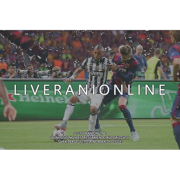 BERLIN 06.06.2015 FINALOWY MECZ LIGA MISTRZOW SEZON 2014/15: JUVENTUS TURYN - FC BARCELONA --- UEFA CHAMPIONS LEAGUE FINAL MATCH: JUVENTUS TURIN - FC BARCELONA ARTURO VIDAL GERARD PIQUE FOT. PIOTR KUCZA/NEWSPIX.PL --- Newspix.pl /AGENZIA ALDO LIVERANI Sas - ITALY ONLY - EDITORIAL USE ONLY - Juventus - Barcellona UEFA Champions League 2014/2015 Finale Berlino - 06.06.2015 *** Local Caption *** www.newspix.pl mail us: info@newspix.pl call us: 0048 022 23 22 222 --- Polish Picture Agency by Ringier Axel Springer Poland
