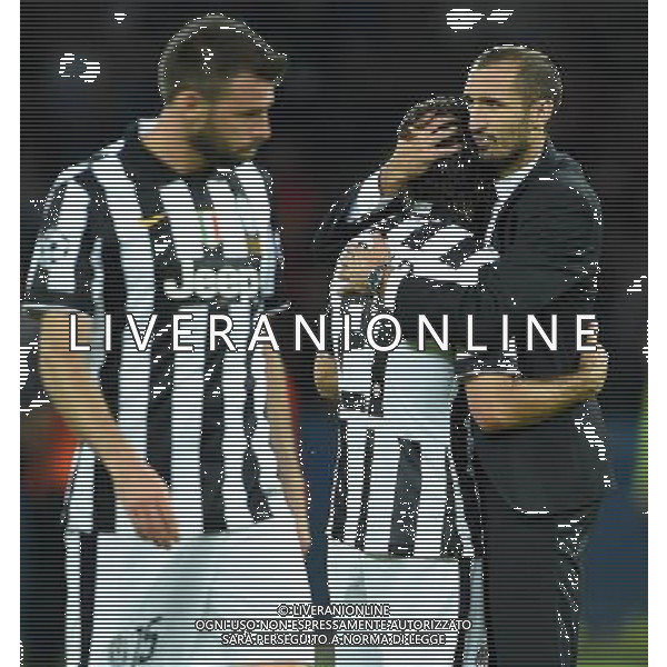 UEFA Champions League 2014/2015 Finale Berlino - 06.06.2015 Juventus-Barcellona Nella Foto: delusione a fine gara - giorgio chiellini consola andrea pirlo /Ph.Vitez-Ag. Aldo Liverani
