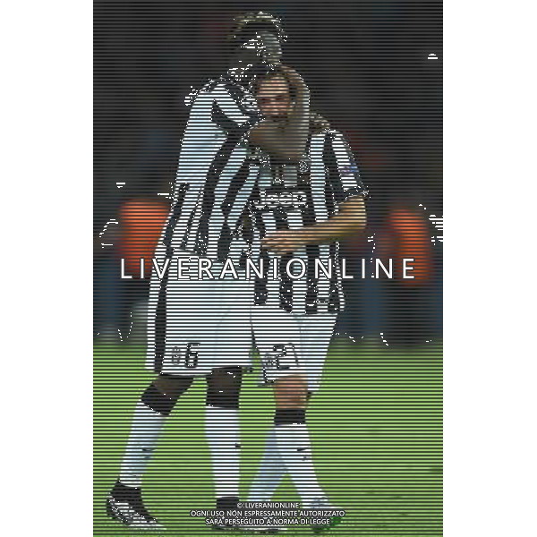 UEFA Champions League 2014/2015 Finale Berlino - 06.06.2015 Juventus-Barcellona Nella Foto: delusione a fine gara - paul pogba consola pirlo andrea in lacrime /Ph.Vitez-Ag. Aldo Liverani