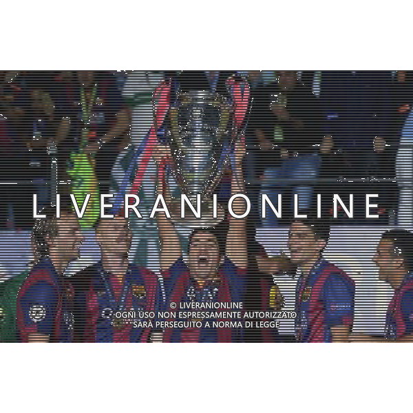 UEFA Champions League 2014/2015 Finale Berlino - 06.06.2015 Juventus-Barcellona Nella Foto:suarez con la coppa /Ph.Vitez-Ag. Aldo Liverani