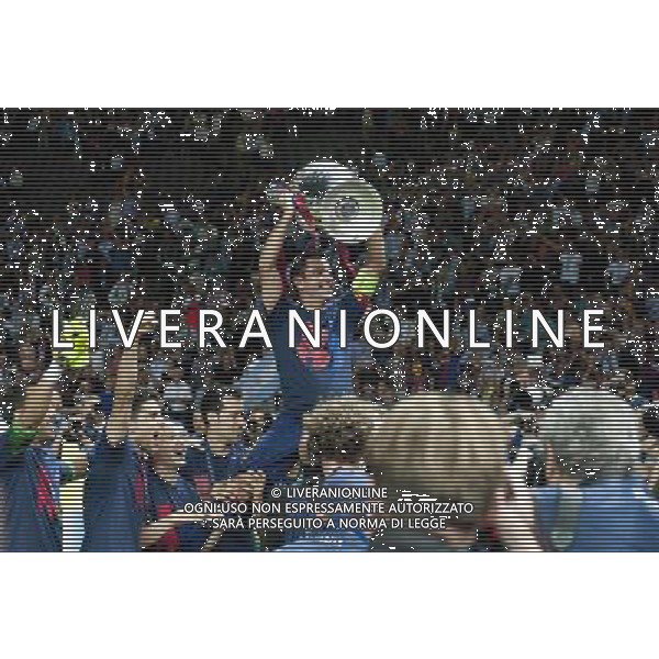 Barcelona\'s Xavi celebrates with the Champions League trophy Photographer Chris Vaughan/CameraSport Football - UEFA Champions League Final - Juventus v Barcelona - Saturday 6th June 2015 - Olympiastadion - Berlin, Germany Â© CameraSport - 43 Linden Ave. Countesthorpe. Leicester. England. LE8 5PG - Tel: +44 (0) 116 277 4147 - admin@camerasport.com - www.camerasport.com AG ALDO LIVERANI SAS ONLY ITALY