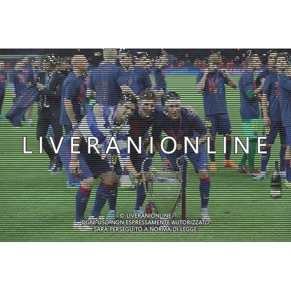 BERLIN 06.06.2015 FINALOWY MECZ LIGA MISTRZOW SEZON 2014/15: JUVENTUS TURYN - FC BARCELONA 1:2 --- UEFA CHAMPIONS LEAGUE FINAL MATCH: JUVENTUS TURIN - FC BARCELONA 1:2 LUIS SUAREZ LIONEL MESSI NEYMAR FOT. PIOTR KUCZA/NEWSPIX.PL --- Newspix.pl PUCHAR TROFEUM AG ALDO LIVERANI SAS ONLY ITALY *** Local Caption *** www.newspix.pl mail us: info@newspix.pl call us: 0048 022 23 22 222 --- Polish Picture Agency by Ringier Axel Springer Poland