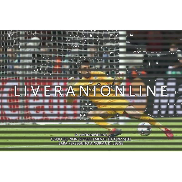 BERLIN 06.06.2015 FINALOWY MECZ LIGA MISTRZOW SEZON 2014/15: JUVENTUS TURYN - FC BARCELONA 1:3 --- UEFA CHAMPIONS LEAGUE FINAL MATCH: JUVENTUS TURIN - FC BARCELONA 1:3 GIANLUIGI BUFFON PUSZCZA GOLA FOT. PIOTR KUCZA/NEWSPIX.PL --- Newspix.pl AG ALDO LIVERANI SAS ONLY ITALY *** Local Caption *** www.newspix.pl mail us: info@newspix.pl call us: 0048 022 23 22 222 --- Polish Picture Agency by Ringier Axel Springer Poland