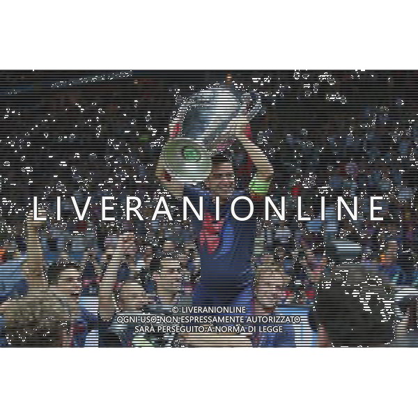 BERLIN 06.06.2015 FINALOWY MECZ LIGA MISTRZOW SEZON 2014/15: JUVENTUS TURYN - FC BARCELONA 1:2 --- UEFA CHAMPIONS LEAGUE FINAL MATCH: JUVENTUS TURIN - FC BARCELONA 1:2 XAVI HERNANDEZ FOT. PIOTR KUCZA/NEWSPIX.PL --- Newspix.pl PUCHAR TROFEUM AG ALDO LIVERANI SAS ONLY ITALY *** Local Caption *** www.newspix.pl mail us: info@newspix.pl call us: 0048 022 23 22 222 --- Polish Picture Agency by Ringier Axel Springer Poland