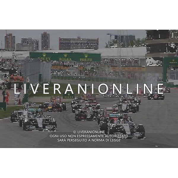 Lewis Hamilton (GBR) Mercedes AMG F1 W06 leads at the start of the race. 07.06.2015. Formula 1 World Championship, Rd 7, Canadian Grand Prix, Montreal, Canada, Race Day. /AGENZIA ALDO LIVERANI Sas - ITALY ONLY - EDITORIAL USE ONLY