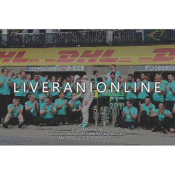 Nico Rosberg (GER) Mercedes AMG F1 celebrates with the team. 07.06.2015. Formula 1 World Championship, Rd 7, Canadian Grand Prix, Montreal, Canada, Race Day. AG ALDO LIVERANI SAS ONLY ITALY