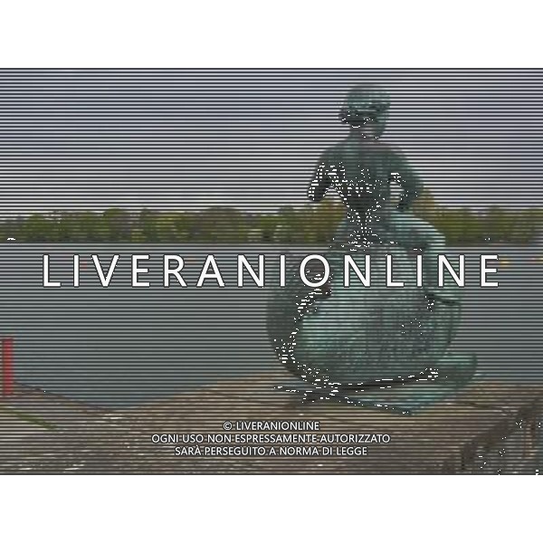 HANNOVER 2015 NELLA FOTO IL PUTTO in riva al Maschsee AG ALDO LIVERANI SAS