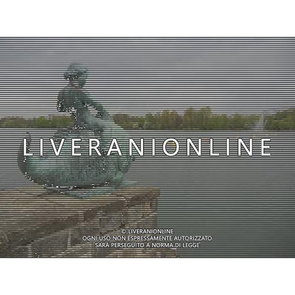 HANNOVER 2015 NELLA FOTO IL PUTTO in riva al Maschsee AG ALDO LIVERANI SAS