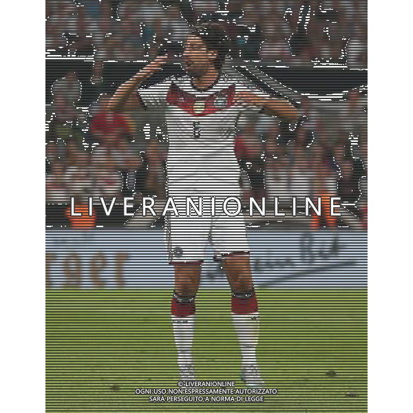 firo Fu§ball, Fussball, 10.06.2015 LŠnderspiel, Freundschaftsspiel, Testspiel Saison 2015/2016, Nati, Deutsche Nationalmannschaft Deutschland, GER - Amerika United States, USA 1:2 GER Sami Khedira, EnttŠuschung enttŠuscht Enttaeuschung enttaeuscht unzufrieden, Gestik, Geste $worldrights Es gelten unsere AGB, einsehbar auf www.firosportphoto.de copyright by firo sportphoto: Coesfelder Str.207 48249 DŸlmen www.firosportphoto.de mail@firosportphoto.de (V o l k s b a n k B o c h u m - W i t t e n ) BLZ.: 430 601 29 Kt. Nr.: 341 117 100 Tel:Ê 02594 - 9916004 Fax:Ê02594 - 9916005