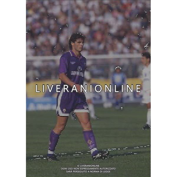 RETROSPETTIVA AMORUSO LORENZO CALCIATORE NELLA FOTO AMORUSO LORENZO CON LA MAGLIA DELLA FIORENTINA AG ALDO LIVERANI SAS