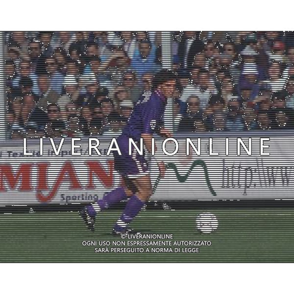RETROSPETTIVA AMORUSO LORENZO CALCIATORE NELLA FOTO AMORUSO LORENZO CON LA MAGLIA DELLA FIORENTINA AG ALDO LIVERANI SAS