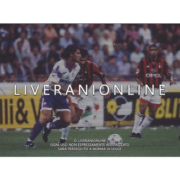 RETROSPETTIVA AMORUSO LORENZO CALCIATORE NELLA FOTO AMORUSO LORENZO CON LA MAGLIA DELLA FIORENTINA AG ALDO LIVERANI SAS