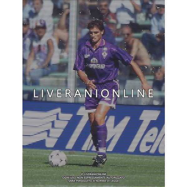 RETROSPETTIVA AMORUSO LORENZO CALCIATORE NELLA FOTO AMORUSO LORENZO CON LA MAGLIA DELLA FIORENTINA AG ALDO LIVERANI SAS