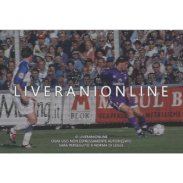 RETROSPETTIVA AMORUSO LORENZO CALCIATORE NELLA FOTO AMORUSO LORENZO CON LA MAGLIA DELLA FIORENTINA AG ALDO LIVERANI SAS
