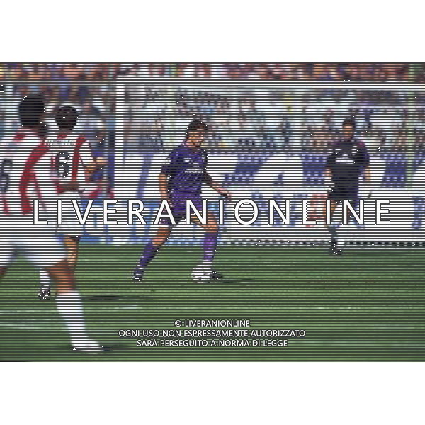 RETROSPETTIVA AMORUSO LORENZO CALCIATORE NELLA FOTO AMORUSO LORENZO CON LA MAGLIA DELLA FIORENTINA AG ALDO LIVERANI SAS
