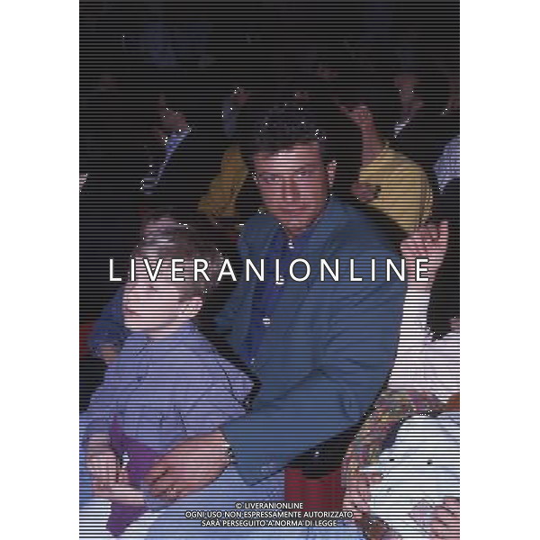 RETROSPETTIVA BENIAMINO ABATE CALCIATORE NELLA FOTO BENIAMINO ABATE CON LA FAMIGLIA ACCANTO A LUI IGNAZIO AG ALDO LIVERANI SAS