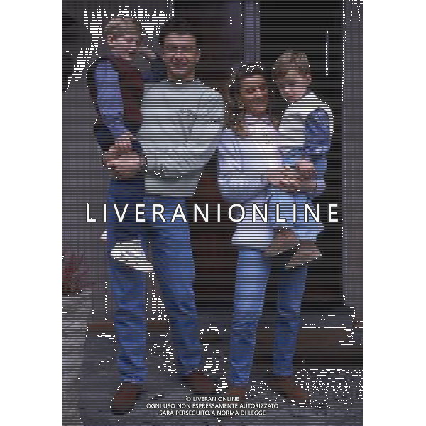 RETROSPETTIVA BENIAMINO ABATE CALCIATORE NELLA FOTO BENIAMINO ABATE CON LA FAMIGLIA ACCANTO A LUI IGNAZIO AG ALDO LIVERANI SAS