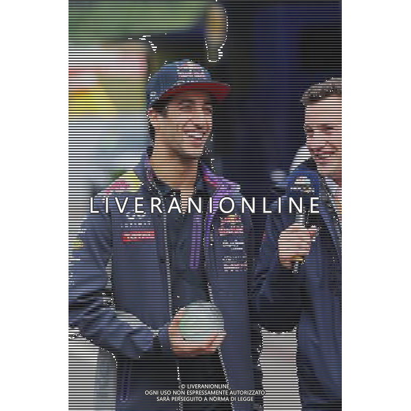 Daniel Ricciardo (AUS) Red Bull Racing with Will Buxton (GBR) NBC Sports Network TV Presenter. 18.06.2015. Formula 1 World Championship, Rd 8, Austrian Grand Prix, Spielberg, Austria, Preparation Day. /AGENZIA ALDO LIVERANI Sas - ITALY ONLY - EDITORIAL USE ONLY