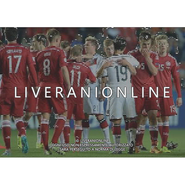 UEFA Under 21 Championship 2015 Group A Praga (Repubblica Ceca) - 20.06.2015 Germania-Danimarca Nella Foto:abbraccio finale giocatori della germania e delusione danimarca /Ph.Vitez-Ag. Aldo Liverani