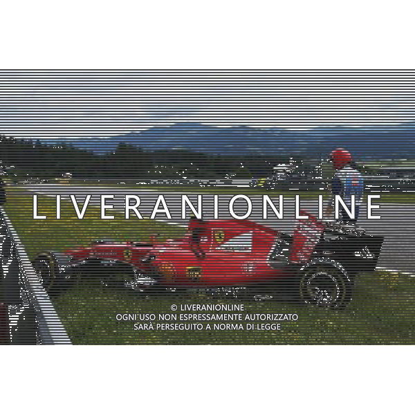 The damaged Ferrari SF15-T of Kimi Raikkonen (FIN) Ferrari. 21.06.2015. Formula 1 World Championship, Rd 8, Austrian Grand Prix, Spielberg, Austria, Race Day. /AGENZIA ALDO LIVERANI Sas - ITALY ONLY - EDITORIAL USE ONLY - GARA