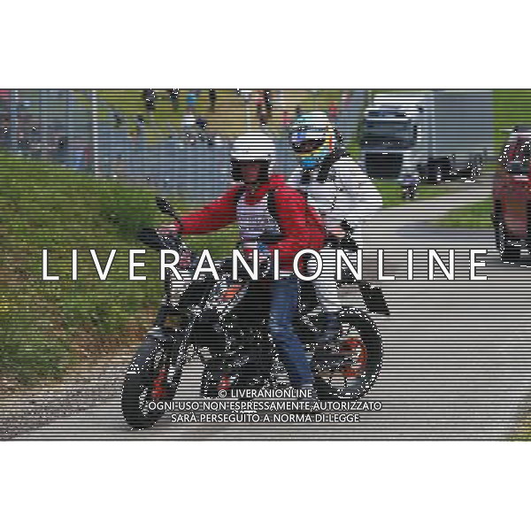 Race retiree Fernando Alonso (ESP) McLaren returns to the pits on a motorbike. 21.06.2015. Formula 1 World Championship, Rd 8, Austrian Grand Prix, Spielberg, Austria, Race Day. AG ALDO LIVERANI SAS ONLY ITALY