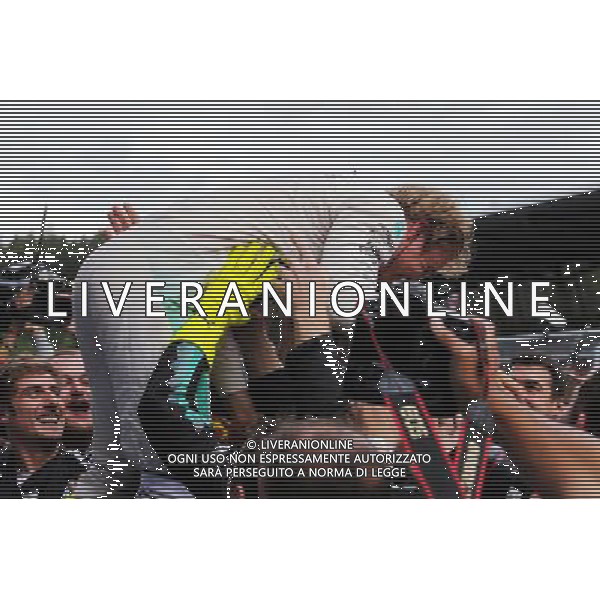 Race winner Nico Rosberg (GER) Mercedes AMG F1 celebrates with the team in parc ferme. 21.06.2015. Formula 1 World Championship, Rd 8, Austrian Grand Prix, Spielberg, Austria, Race Day. AG ALDO LIVERANI SAS ONLY ITALY
