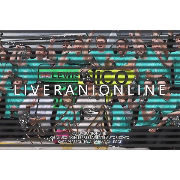 Race winner Nico Rosberg (GER) Mercedes AMG F1 and team mate Lewis Hamilton (GBR) Mercedes AMG F1 celebrate with the team. 21.06.2015. Formula 1 World Championship, Rd 8, Austrian Grand Prix, Spielberg, Austria, Race Day. AG ALDO LIVERANI SAS ONLY ITALY
