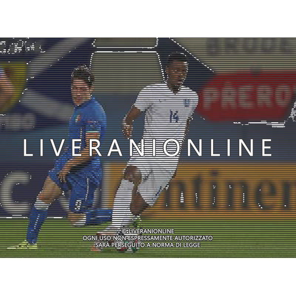 OLOMUNIEC, CZECHY STADION ANDER 24.06.2015 REPREZENTACJA NARODOWA TEAM KADRA U21 PILKA NOZNA MISTRZOSTWA EUROPY UEFA U-21 CZECHY 2015 GRUPA B ANGLIA U21 - WLOCHY U21 NZ ANDREA BELOTTI ( ITA ) NATHANIEL CHALOBAH ( ENG ) FOT MICHAL NOWAK / NEWSPIX.PL OLOMOUC, CZECH REPUBLIC ANDER STADIUM 24.06.2015 FOOTBALL NATIONAL TEAMS U-21 UEFA UNDER 21 CHAMPIONSHIP CZECH REPUBLIC 2015 GROUP B ENGLAND U21 - ITALY U21 ANDREA BELOTTI ( ITA ) NATHANIEL CHALOBAH ( ENG ) MICHAL NOWAK / NEWSPIX.PL --- Newspix.pl /AGENZIA ALDO LIVERANI Sas - ITALY ONLY - EDITORIAL USE ONLY - Inghilterra - Italia UEFA Under 21 Championship 2015 Group B Olomouc (Repubblica Ceca) - 24.06.2015 *** Local Caption *** www.newspix.pl mail us: info@newspix.pl call us: 0048 022 23 22 222 --- Polish Picture Agency by Ringier Axel Springer Poland