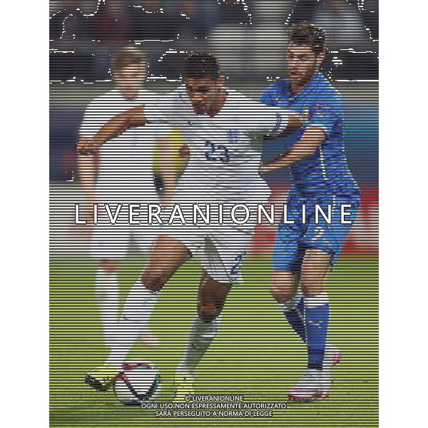 OLOMUNIEC, CZECHY STADION ANDER 24.06.2015 REPREZENTACJA NARODOWA TEAM KADRA U21 PILKA NOZNA MISTRZOSTWA EUROPY UEFA U-21 CZECHY 2015 GRUPA B ANGLIA U21 - WLOCHY U21 NZ RUBEN LOFTUS - CHEEK ( ENG ) STEFANO SABELLI ( ITA ) FOT MICHAL NOWAK / NEWSPIX.PL OLOMOUC, CZECH REPUBLIC ANDER STADIUM 24.06.2015 FOOTBALL NATIONAL TEAMS U-21 UEFA UNDER 21 CHAMPIONSHIP CZECH REPUBLIC 2015 GROUP B ENGLAND U21 - ITALY U21 RUBEN LOFTUS - CHEEK ( ENG ) STEFANO SABELLI ( ITA ) MICHAL NOWAK / NEWSPIX.PL --- Newspix.pl /AGENZIA ALDO LIVERANI Sas - ITALY ONLY - EDITORIAL USE ONLY - Inghilterra - Italia UEFA Under 21 Championship 2015 Group B Olomouc (Repubblica Ceca) - 24.06.2015 *** Local Caption *** www.newspix.pl mail us: info@newspix.pl call us: 0048 022 23 22 222 --- Polish Picture Agency by Ringier Axel Springer Poland