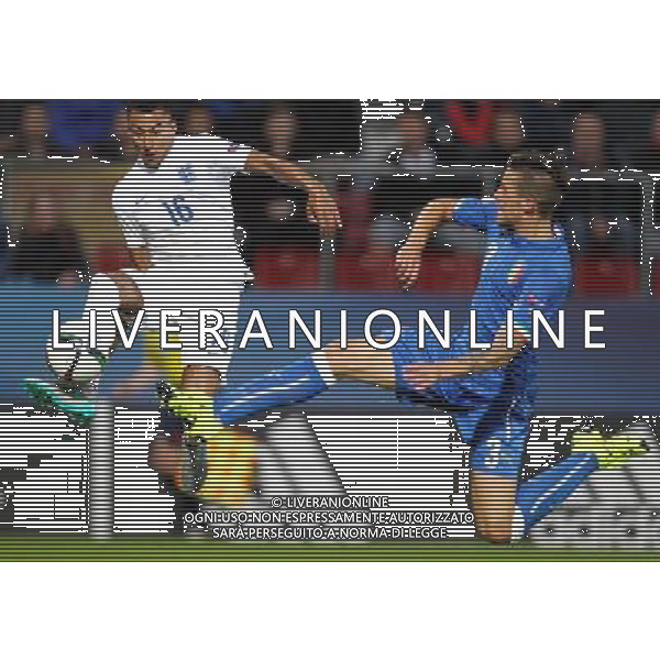OLOMUNIEC, CZECHY STADION ANDER 24.06.2015 REPREZENTACJA NARODOWA TEAM KADRA U21 PILKA NOZNA MISTRZOSTWA EUROPY UEFA U-21 CZECHY 2015 GRUPA B ANGLIA U21 - WLOCHY U21 NZ JESSE LINGARD ( ENG ) CHRISTIANO BIRAGHI ( ITA ) FOT MICHAL NOWAK / NEWSPIX.PL OLOMOUC, CZECH REPUBLIC ANDER STADIUM 24.06.2015 FOOTBALL NATIONAL TEAMS U-21 UEFA UNDER 21 CHAMPIONSHIP CZECH REPUBLIC 2015 GROUP B ENGLAND U21 - ITALY U21 JESSE LINGARD ( ENG ) CHRISTIANO BIRAGHI ( ITA ) MICHAL NOWAK / NEWSPIX.PL --- Newspix.pl /AGENZIA ALDO LIVERANI Sas - ITALY ONLY - EDITORIAL USE ONLY - Inghilterra - Italia UEFA Under 21 Championship 2015 Group B Olomouc (Repubblica Ceca) - 24.06.2015 *** Local Caption *** www.newspix.pl mail us: info@newspix.pl call us: 0048 022 23 22 222 --- Polish Picture Agency by Ringier Axel Springer Poland