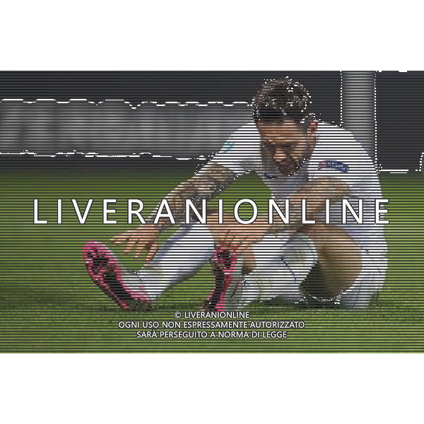 OLOMUNIEC, CZECHY STADION ANDER 24.06.2015 REPREZENTACJA NARODOWA TEAM KADRA U21 PILKA NOZNA MISTRZOSTWA EUROPY UEFA U-21 CZECHY 2015 GRUPA B ANGLIA U21 - WLOCHY U21 NZ DANNY INGS ( ENG ) INJURY KONTUZJA FOT MICHAL NOWAK / NEWSPIX.PL OLOMOUC, CZECH REPUBLIC ANDER STADIUM 24.06.2015 FOOTBALL NATIONAL TEAMS U-21 UEFA UNDER 21 CHAMPIONSHIP CZECH REPUBLIC 2015 GROUP B ENGLAND U21 - ITALY U21 DANNY INGS ( ENG ) INJURY KONTUZJA MICHAL NOWAK / NEWSPIX.PL --- Newspix.pl /AGENZIA ALDO LIVERANI Sas - ITALY ONLY - EDITORIAL USE ONLY - Inghilterra - Italia UEFA Under 21 Championship 2015 Group B Olomouc (Repubblica Ceca) - 24.06.2015 *** Local Caption *** www.newspix.pl mail us: info@newspix.pl call us: 0048 022 23 22 222 --- Polish Picture Agency by Ringier Axel Springer Poland