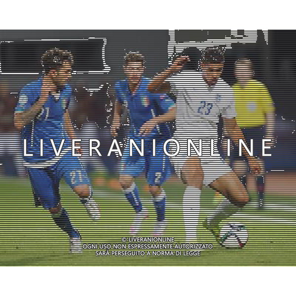OLOMUNIEC, CZECHY STADION ANDER 24.06.2015 REPREZENTACJA NARODOWA TEAM KADRA U21 PILKA NOZNA MISTRZOSTWA EUROPY UEFA U-21 CZECHY 2015 GRUPA B ANGLIA U21 - WLOCHY U21 NZ DANILO CATALDI ( ITA ) STEFANO SABELLI ( ITA ) RUBEN LOFTUS - CHEEK ( ENG ) FOT MICHAL NOWAK / NEWSPIX.PL OLOMOUC, CZECH REPUBLIC ANDER STADIUM 24.06.2015 FOOTBALL NATIONAL TEAMS U-21 UEFA UNDER 21 CHAMPIONSHIP CZECH REPUBLIC 2015 GROUP B ENGLAND U21 - ITALY U21 DANILO CATALDI ( ITA ) STEFANO SABELLI ( ITA ) RUBEN LOFTUS - CHEEK ( ENG ) MICHAL NOWAK / NEWSPIX.PL --- Newspix.pl /AGENZIA ALDO LIVERANI Sas - ITALY ONLY - EDITORIAL USE ONLY - Inghilterra - Italia UEFA Under 21 Championship 2015 Group B Olomouc (Repubblica Ceca) - 24.06.2015 *** Local Caption *** www.newspix.pl mail us: info@newspix.pl call us: 0048 022 23 22 222 --- Polish Picture Agency by Ringier Axel Springer Poland