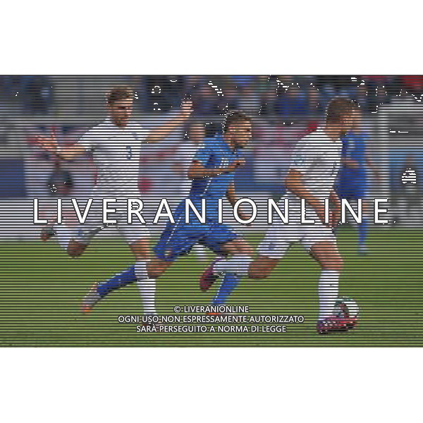 2015.06.24 OLOMOUC PILKA NOZNA STADION ANDRUV MISTRZOSTWA EUROPY U 21 W PILCE NOZNEJ FOOTBALL UEFA UNDER 21 CHAMPIONSHIP 2015 ANGLIA - WLOCHY (ENGLAND - ITALY) N/Z LUKE GARBUTT, DOMENICO BERARDI, BEN GIBSON FOTO RAFAL RUSEK / PRESSFOCUS / NEWSPIX.PL --- Newspix.pl /AGENZIA ALDO LIVERANI Sas - ITALY ONLY - EDITORIAL USE ONLY - Inghilterra - Italia UEFA Under 21 Championship 2015 Group B Olomouc (Repubblica Ceca) - 24.06.2015 *** Local Caption *** www.newspix.pl mail us: info@newspix.pl call us: 0048 022 23 22 222 --- Polish Picture Agency by Ringier Axel Springer Poland