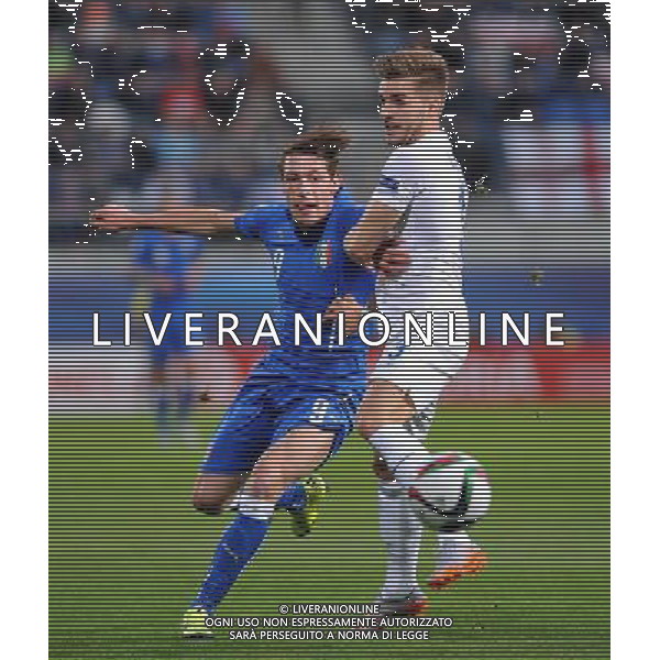 2015.06.24 OLOMOUC PILKA NOZNA STADION ANDRUV MISTRZOSTWA EUROPY U 21 W PILCE NOZNEJ FOOTBALL UEFA UNDER 21 CHAMPIONSHIP 2015 ANGLIA - WLOCHY (ENGLAND - ITALY) N/Z ANDREA BELOTTI, LUKE GARBUTT FOTO RAFAL RUSEK / PRESSFOCUS / NEWSPIX.PL --- Newspix.pl /AGENZIA ALDO LIVERANI Sas - ITALY ONLY - EDITORIAL USE ONLY - Inghilterra - Italia UEFA Under 21 Championship 2015 Group B Olomouc (Repubblica Ceca) - 24.06.2015 *** Local Caption *** www.newspix.pl mail us: info@newspix.pl call us: 0048 022 23 22 222 --- Polish Picture Agency by Ringier Axel Springer Poland