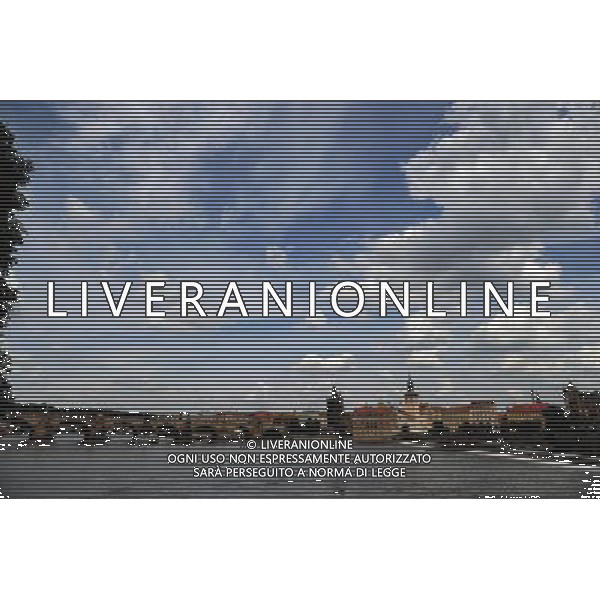 Citta\' di Praga - Repubblica Ceca Praga (Repubblica Ceca) - 25.06.2015 Nella Foto:Ponte Carlo e particolari e Barche turistiche sul fiume Moldava /Ph.Vitez-Ag. Aldo Liverani