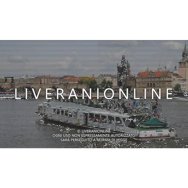 Citta\' di Praga - Repubblica Ceca Praga (Repubblica Ceca) - 25.06.2015 Nella Foto:Ponte Carlo e particolari e Barche turistiche sul fiume Moldava /Ph.Vitez-Ag. Aldo Liverani
