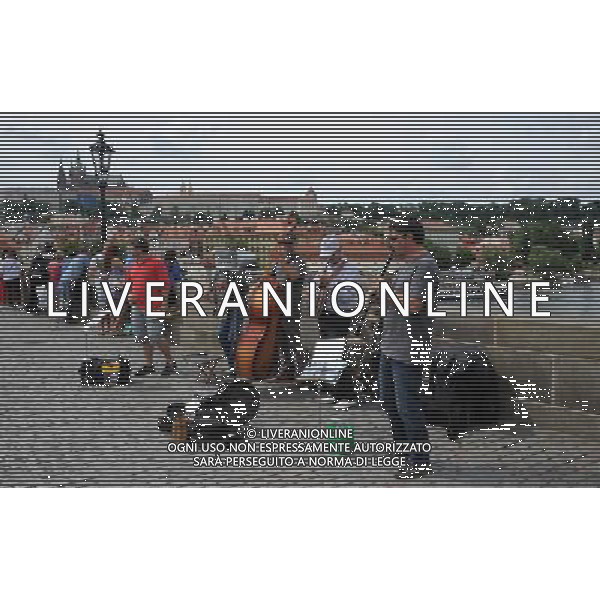 Citta\' di Praga - Repubblica Ceca Praga (Repubblica Ceca) - 25.06.2015 Nella Foto:Artisti di strada sul Ponte Carlo /Ph.Vitez-Ag. Aldo Liverani