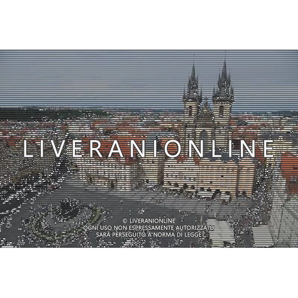 Citta\' di Praga - Repubblica Ceca Praga (Repubblica Ceca) - 25.06.2015 Nella Foto:Staromestske namesti - Piazza dell cittÃ  vecchia di Praga con la chiesa di Santa Maria di Tyn /Ph.Vitez-Ag. Aldo Liverani