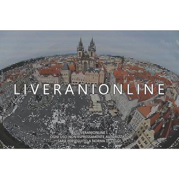 Citta\' di Praga - Repubblica Ceca Praga (Repubblica Ceca) - 25.06.2015 Nella Foto:Staromestske namesti - Piazza dell cittÃ  vecchia di Praga con la chiesa di Santa Maria di Tyn /Ph.Vitez-Ag. Aldo Liverani