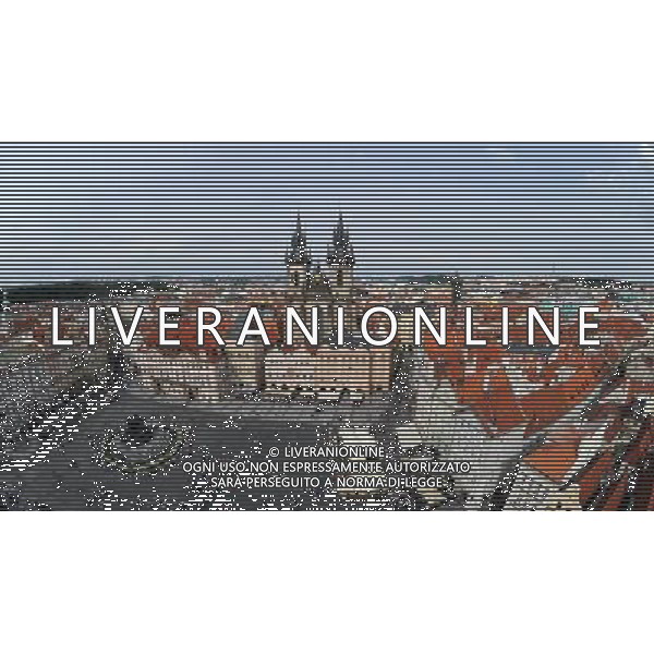 Citta\' di Praga - Repubblica Ceca Praga (Repubblica Ceca) - 25.06.2015 Nella Foto:Staromestske namesti - Piazza dell cittÃ  vecchia di Praga con la chiesa di Santa Maria di Tyn /Ph.Vitez-Ag. Aldo Liverani